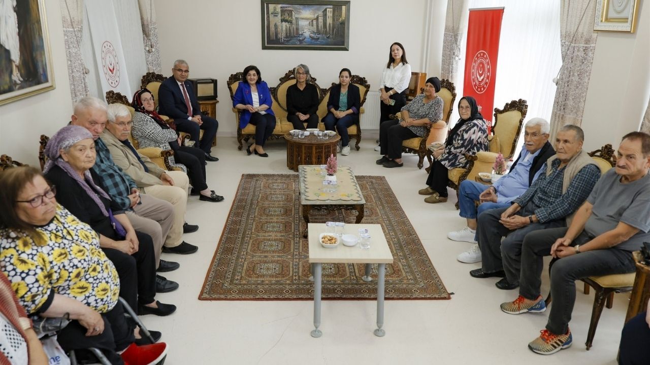 Süreyya Yavuz'dan Dünya Yaşlılar Günü'nde Anlamlı Ziyaret (2)