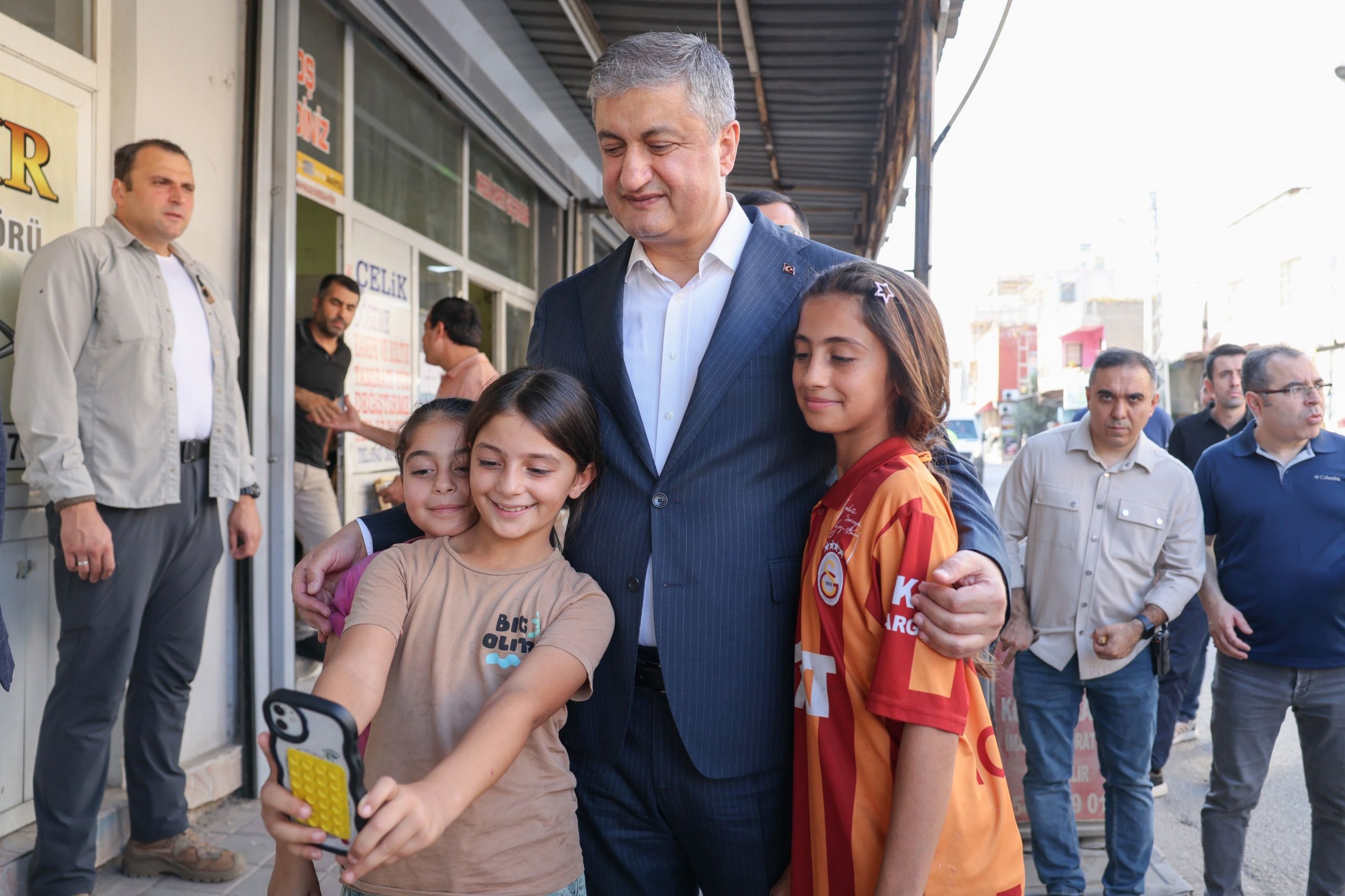 Vali Yavuz’dan Levent Caddesi Esnafına Ziyaret Huzurlu Yarınları Birlikte Inşa Edeceğiz (1)