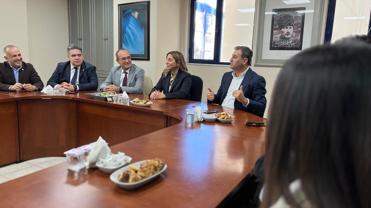 Burhanettin Bulut’tan Adana Eczacı Odası’na Ziyaret