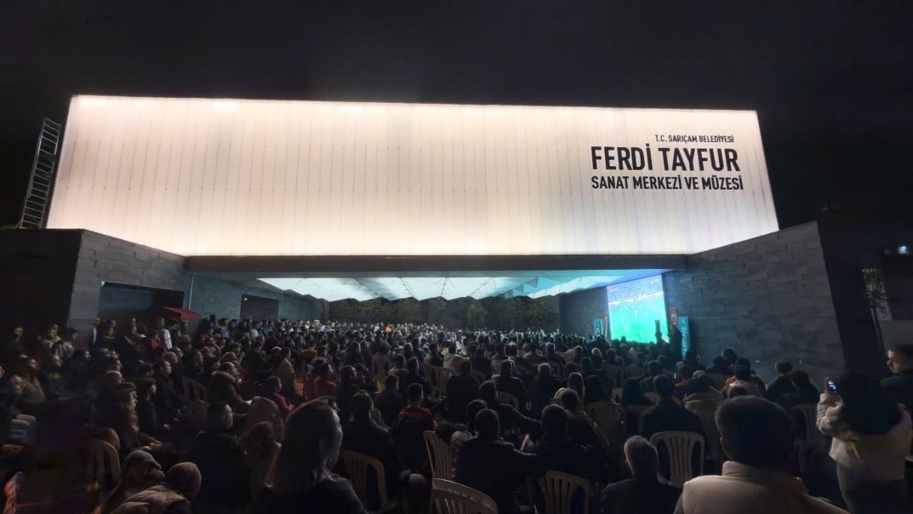 Sarıçam'da derbi coşkusu dev ekranda yaşandı - Adana Toros Gazetesi