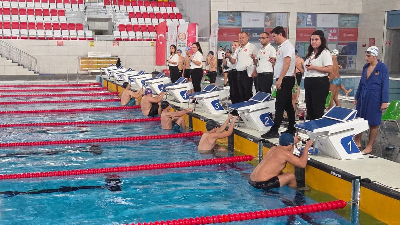 Okul Sporları Gençler Yüzme İl Birinciliği Nefes Kesti