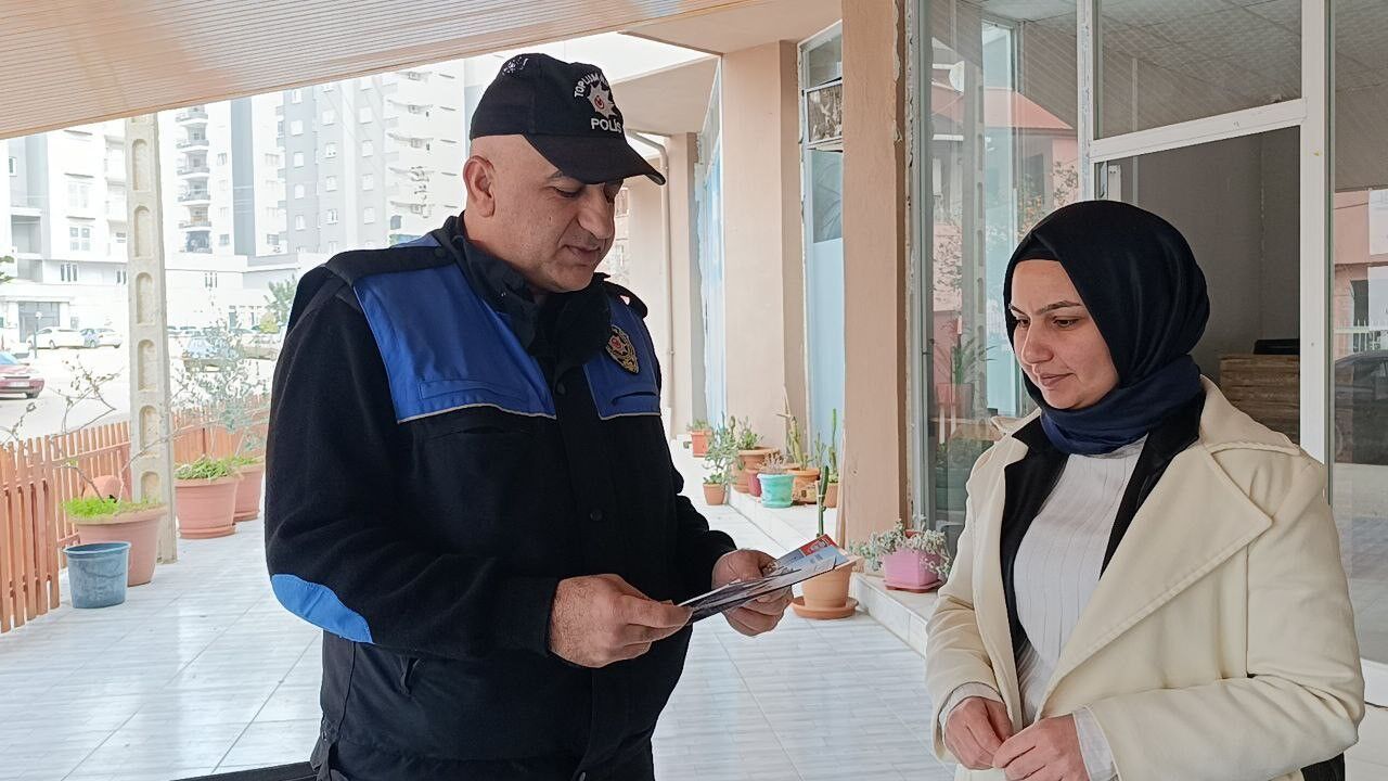 Kozan polisinden vatandaşlara “güvenli hayat” bilgilendirmesi