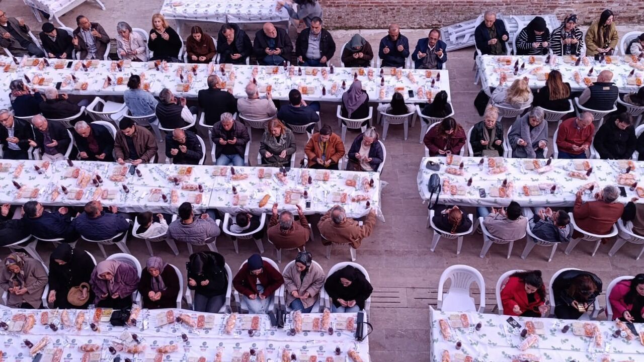 Çukurova Balkan Türkleri Derneği iftar sofrasında buluştu