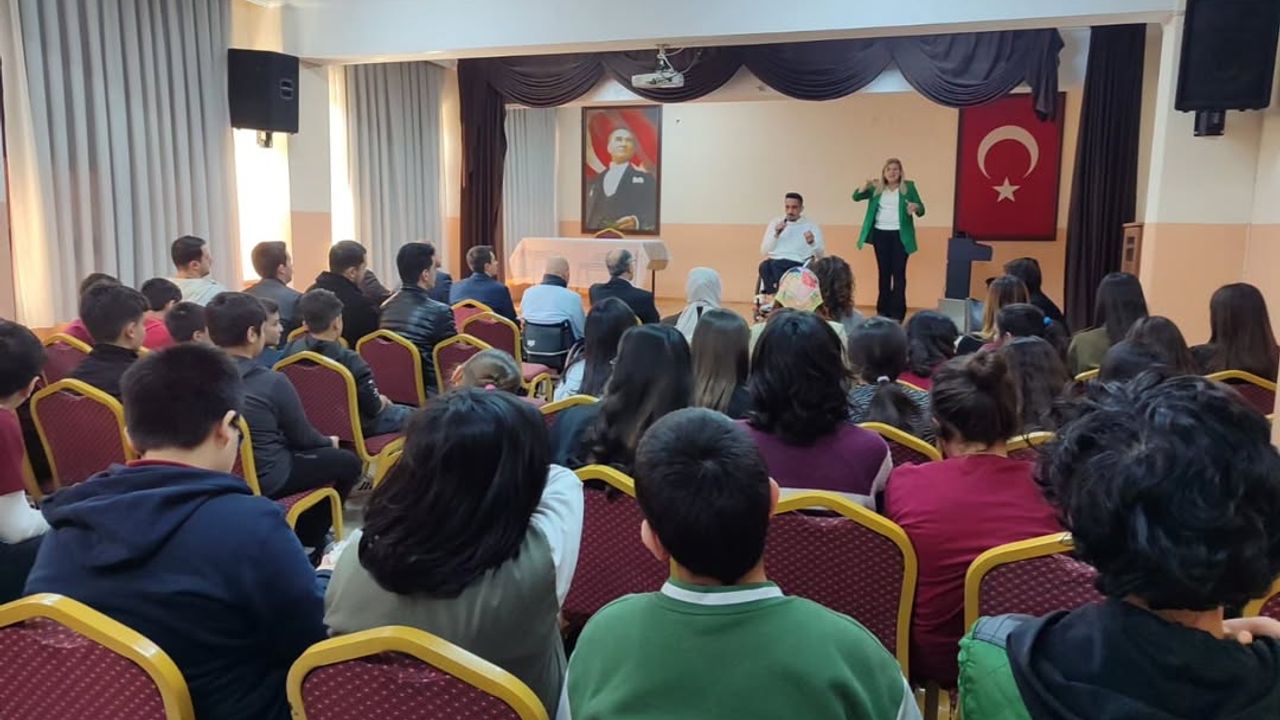 Yüreğir’de “Engelli Bireylerle Doğru İletişim” Semineri Düzenlendi
