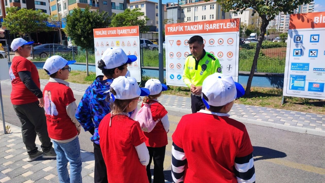 Adana Emniyeti’nden LÖSEV’li miniklere trafik eğitimi
