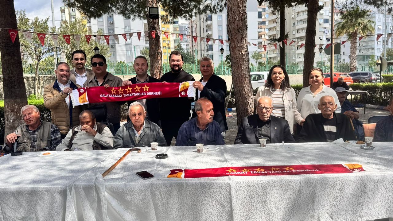 Adana’da Galatasaray taraftarları huzurevi sakinlerini ziyaret etti