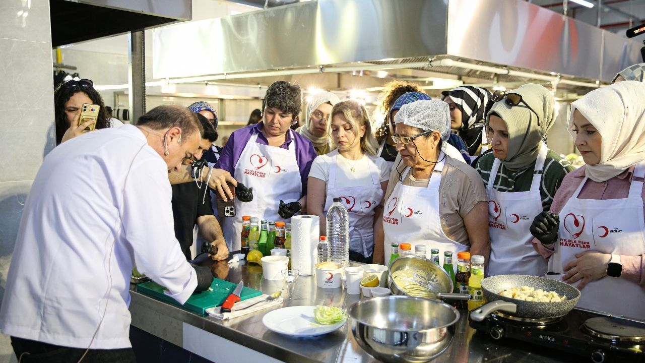 Adana’da “İyilikle Pişen Hayatlar” projesi hayat buldu