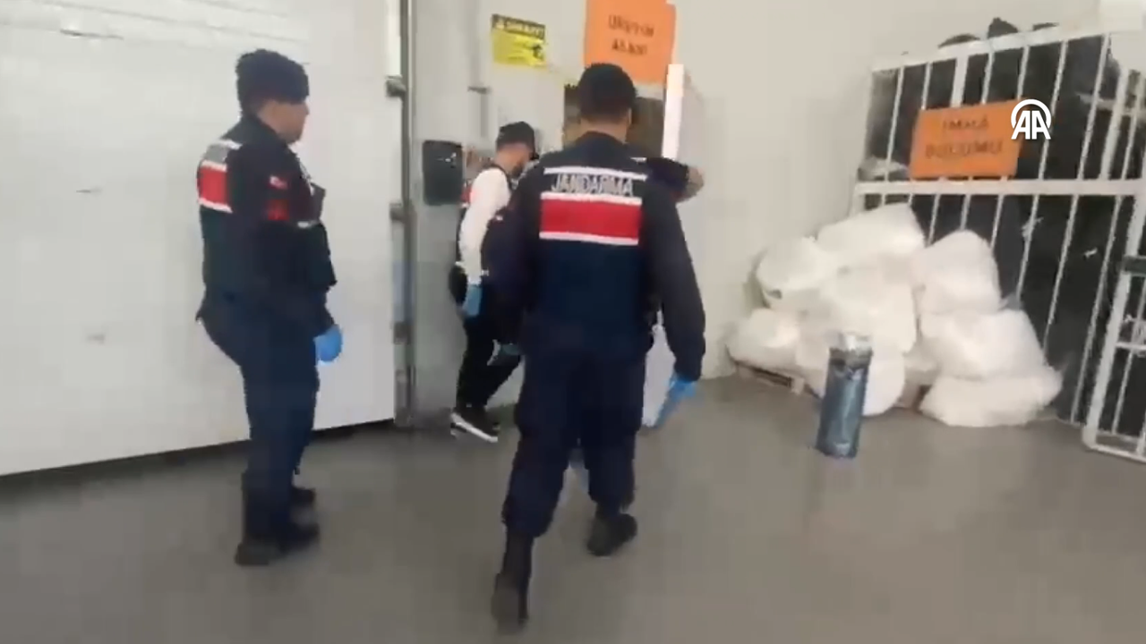 Adana'da kaçak üretim tesisi çökertildi: 12 milyon ürün ele geçirildi - Adana Toros Gazetesi
