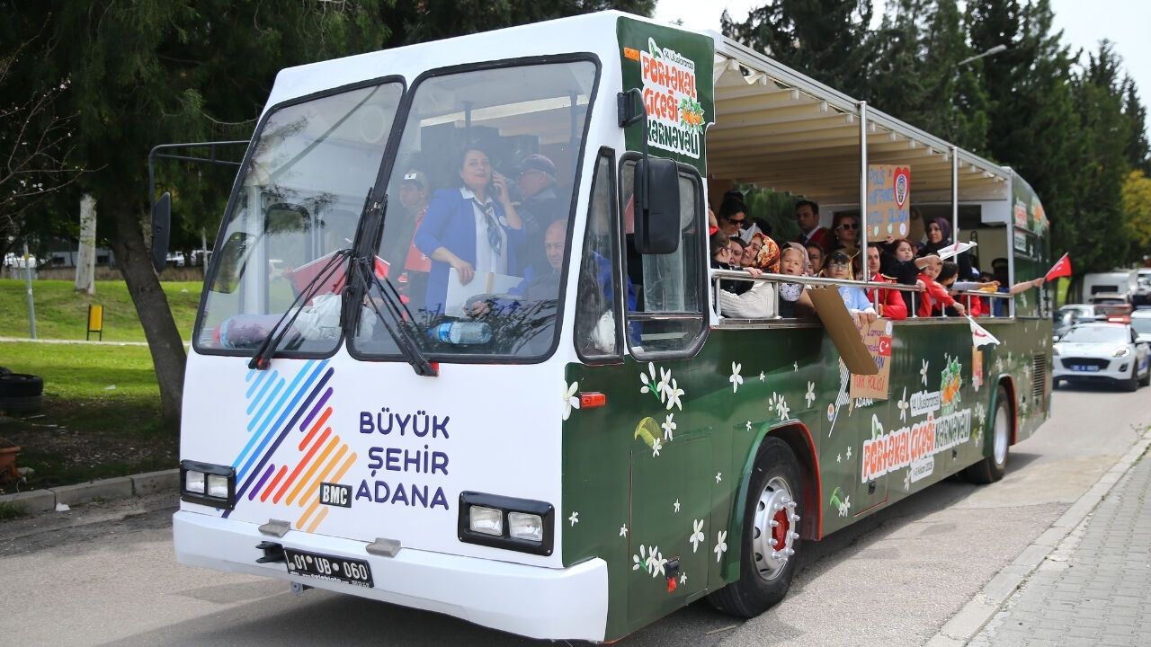 Adana’da otizmli çocuklar farkındalık için şehir turuna çıktı