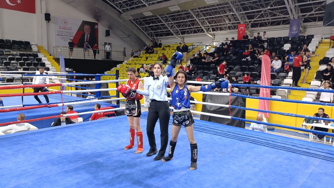 Adanalı sporcu Eda Erçin Muay Thai Türkiye Şampiyonu oldu