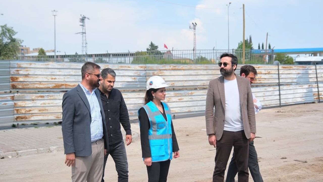 Ceyhan’da Tarihi Adım: İlçenin İlk Araç Üst Geçit Köprüsü Yükseliyor