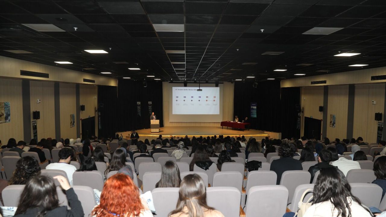 ÇÜ’de yapay zekâ zirvesi: Cerrahinin geleceği masaya yatırıldı