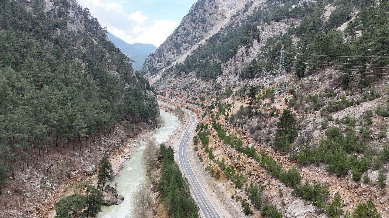 Feke’de ulaşımda yeni dönem: 4,2 milyarlık D815 projesi başlıyor