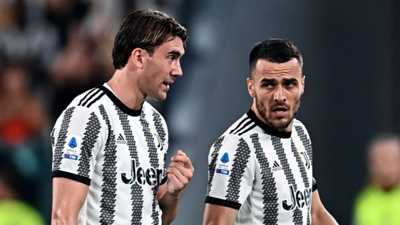 Fenerbahçe gözünü Juventus’a dikti: İki yıldız listede