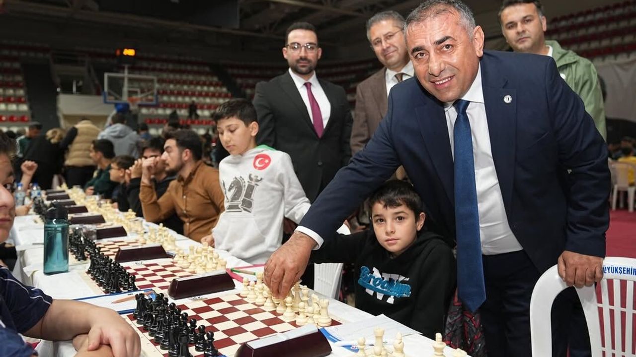 Karnavalda Zekâ Hamlesi: Satranç Turnuvasına Yoğun İlgi