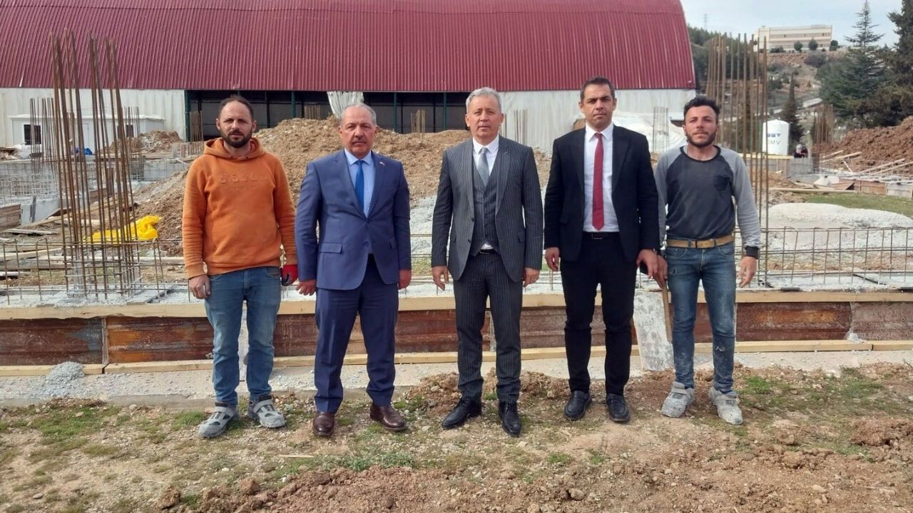 Saimbeyli’de spor tesisleri için çalışmalar sürüyor