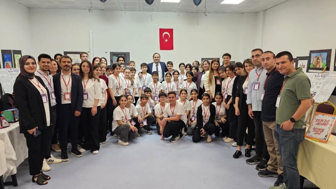 Seyhan’da Bilim Rüzgarı: Genç Kaşifler TÜBİTAK 4006 Fuarı’nda Projelerini Tanıttı