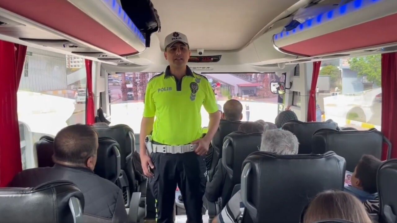 Adana İl Emniyet Müdürlüğü'nden yolcu otobüslerinde emniyet kemeri denetimi - Adana Toros Gazetesi