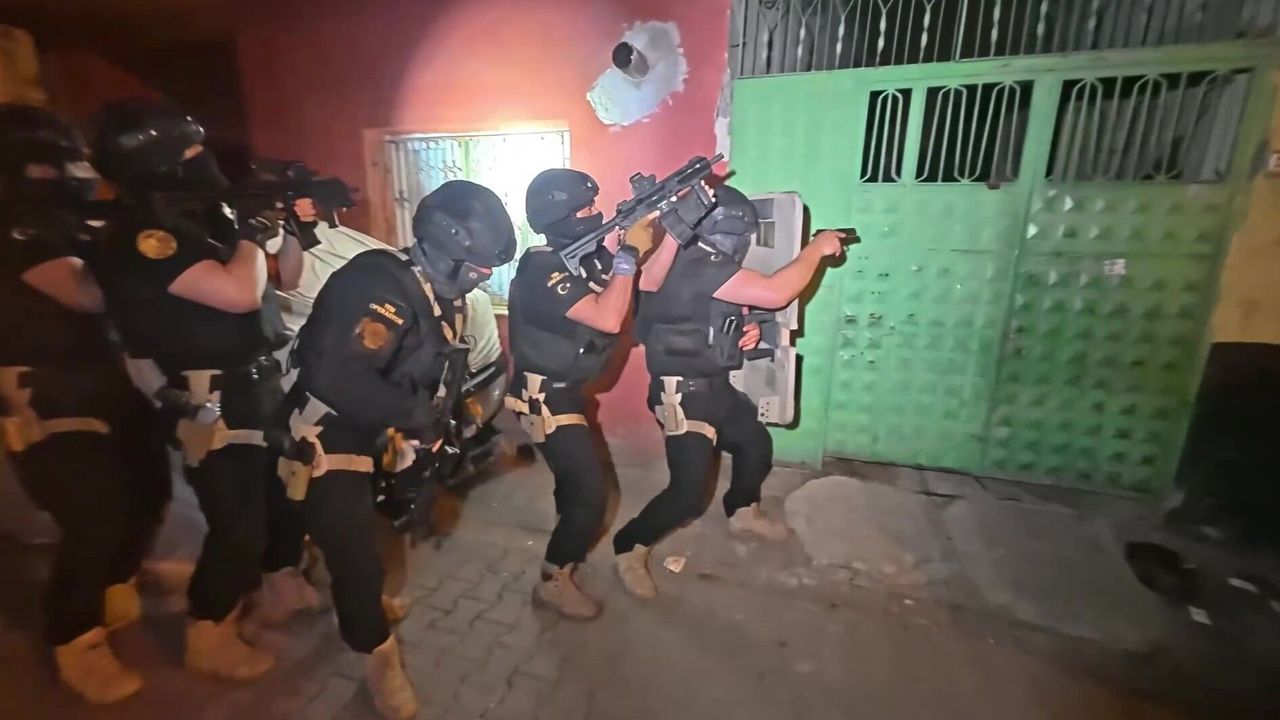 Adana da DEAŞ ın Uyuyan Hücrelerine Şafak Operasyonu: 6 Tutuklama kapak görseli, soyut, yüz ve yazı yok