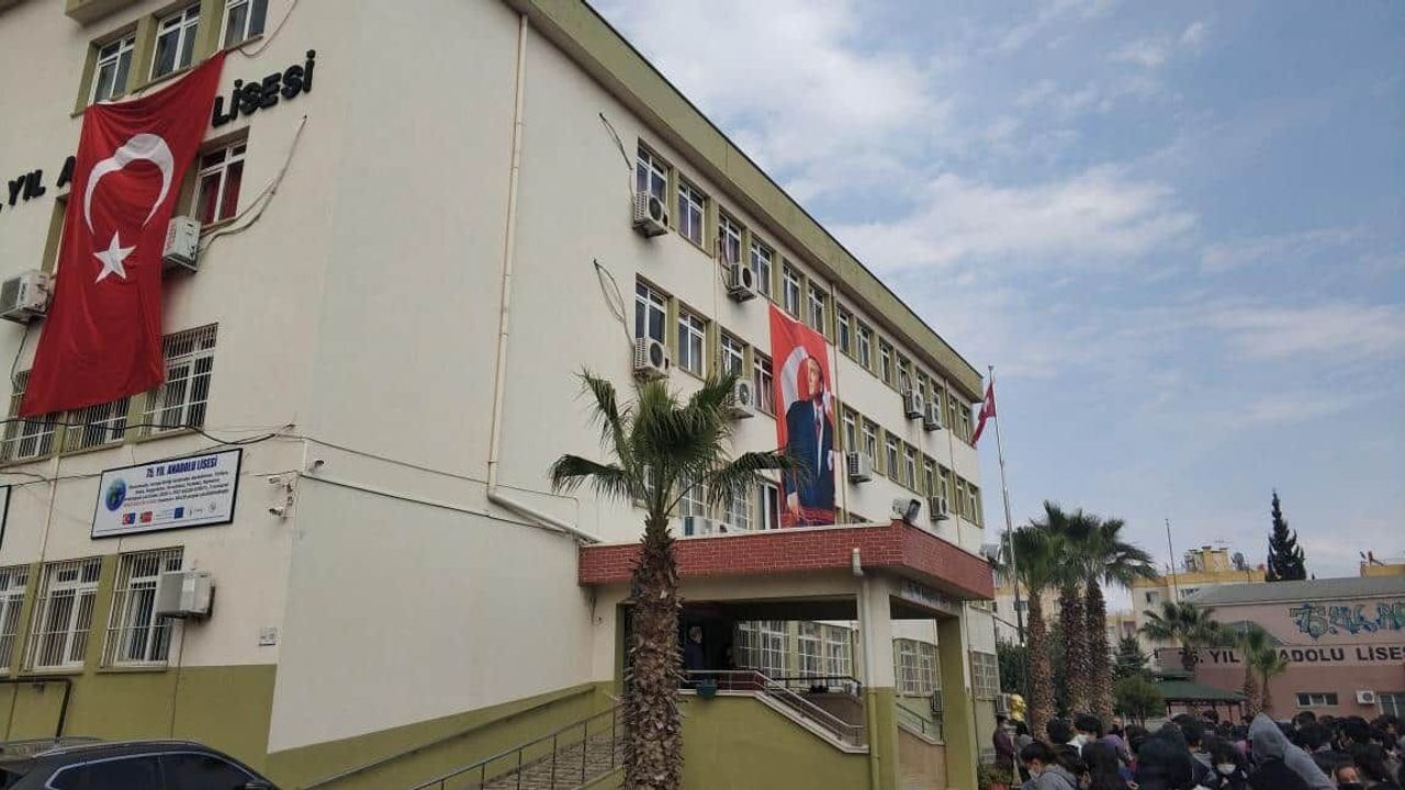 Adana Yüreğire Çevre Projesiyle Türkiye Birinciliği Gururu kapak görseli, soyut, yüz ve yazı yok