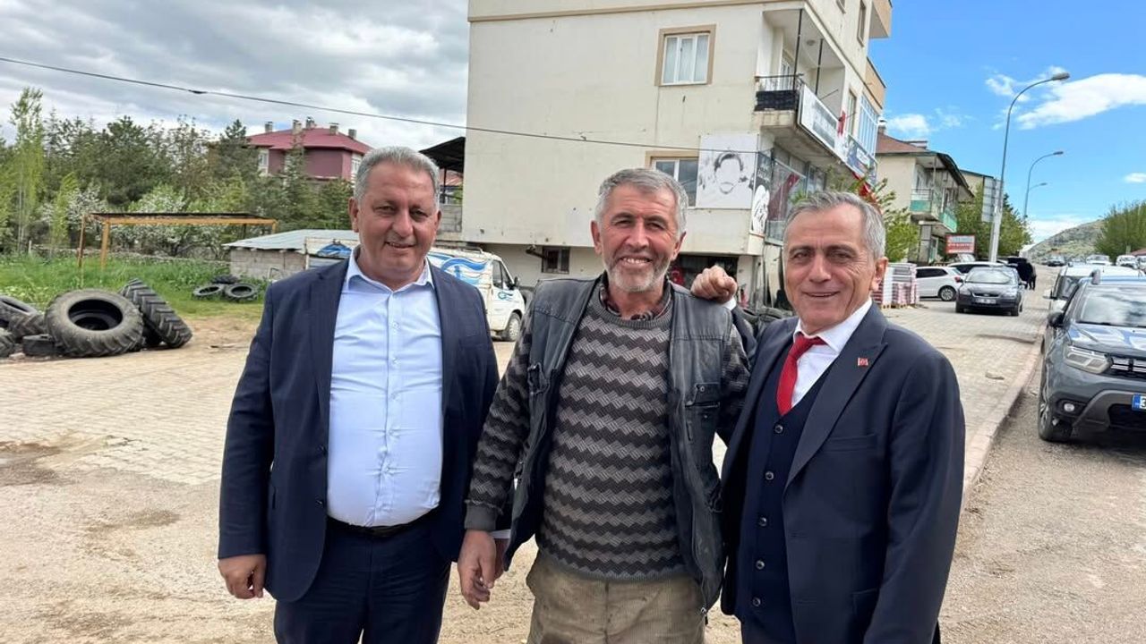 Tufanbeyli Belediye Başkanı Ahmet Aktürk Sahada: Halkla İç İçe Yönetim kapak görseli, soyut, yüz ve yazı yok