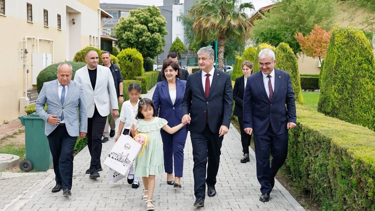 Vali Mustafa Yavuz’dan Çocuk Evleri Sitesine Anlamlı Bayram Ziyareti