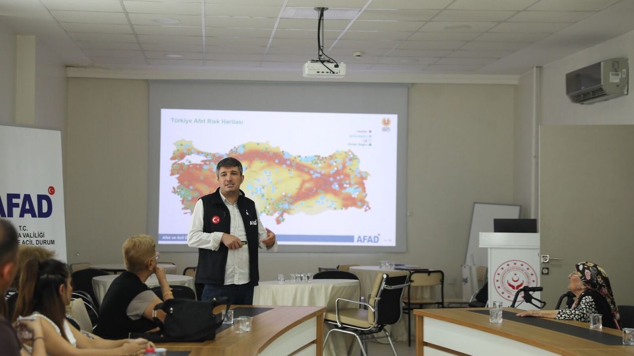 Çukurova Üniversitesi ve AFAD'dan yaşlılara afet eğitimi