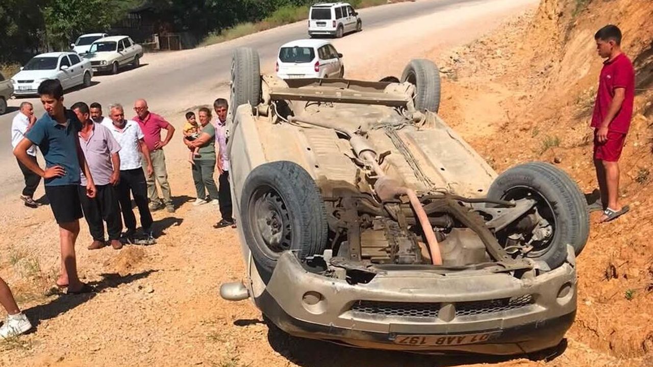 Adana'da otomobil devrildi: 1'i çocuk 6 kişi yaralandı