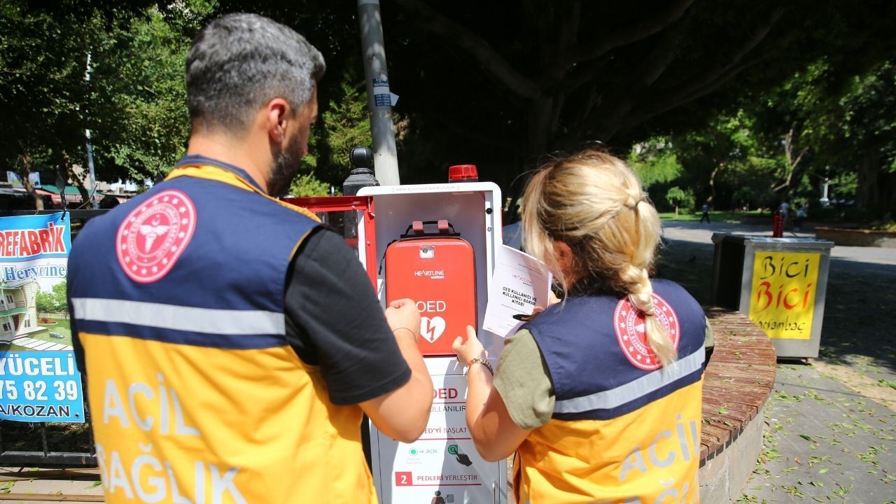 Adana'da parktaki hayat kurtaran cihazı çalan zanlı tutuklandı
