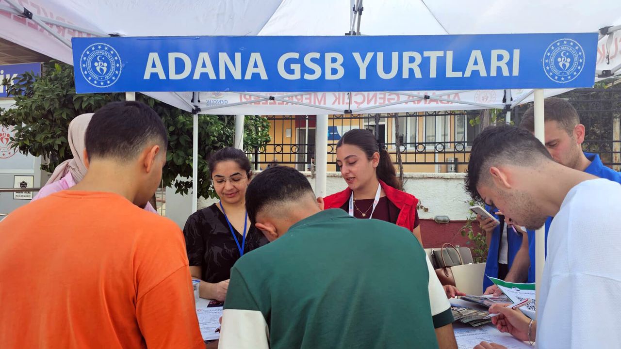 Adana’ya gelen üniversite öğrencilerine otogardan yurda ulaşım desteği