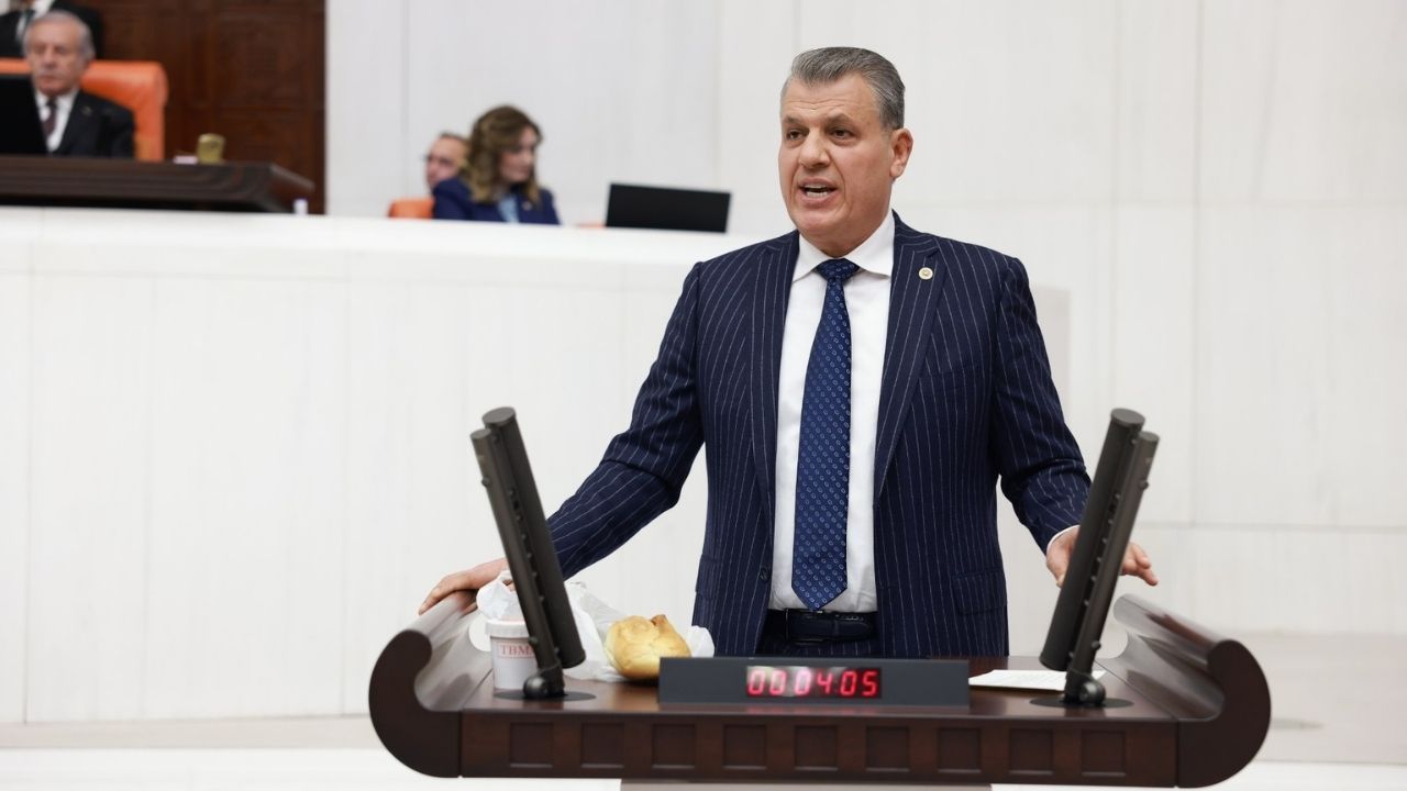 Ayhan Barut'tan Meclis'te kayyum ve sansür tepkisi