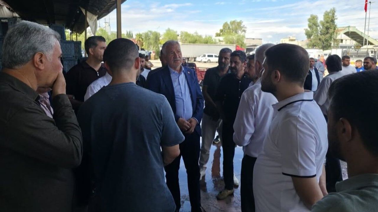 Zeydan Karalar yangından etkilenen hal esnafını ziyaret etti