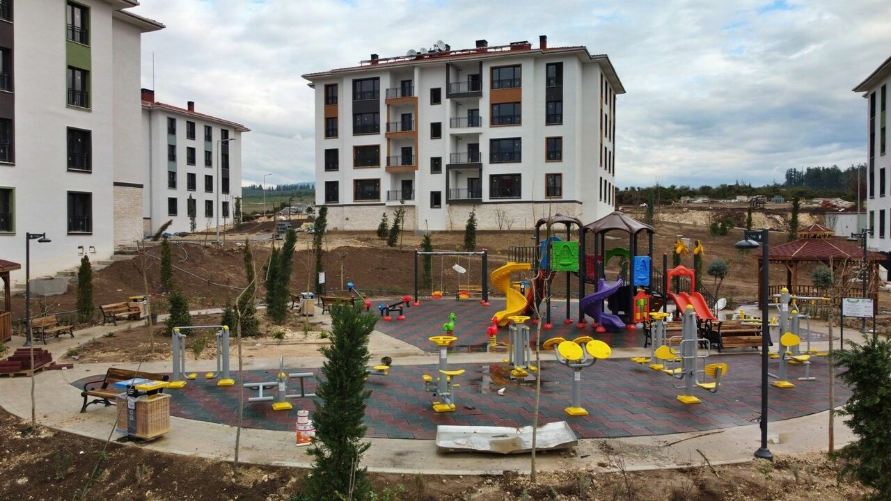 Osmaniye Sumbas'taki 192 deprem konutunun kaba inşaatı tamamlandı