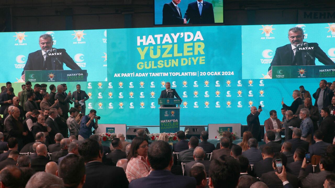 AK Parti Hatay Büyükşehir Belediye Başkan adayı Mehmet Öntürk, partililerle buluştu