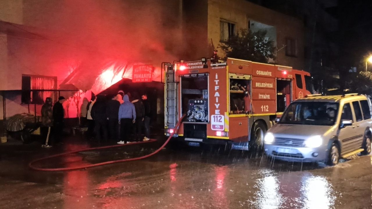 Osmaniye'de tuhafiye dükkanında çıkan yangın hasara yol açtı