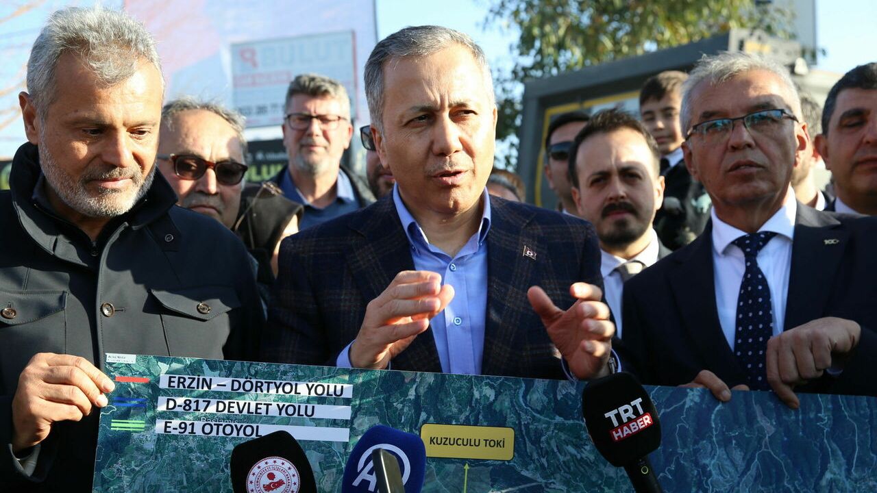 İçişleri Bakanı Ali Yerlikaya Hatay'daki yol yapım çalışmalarını inceledi