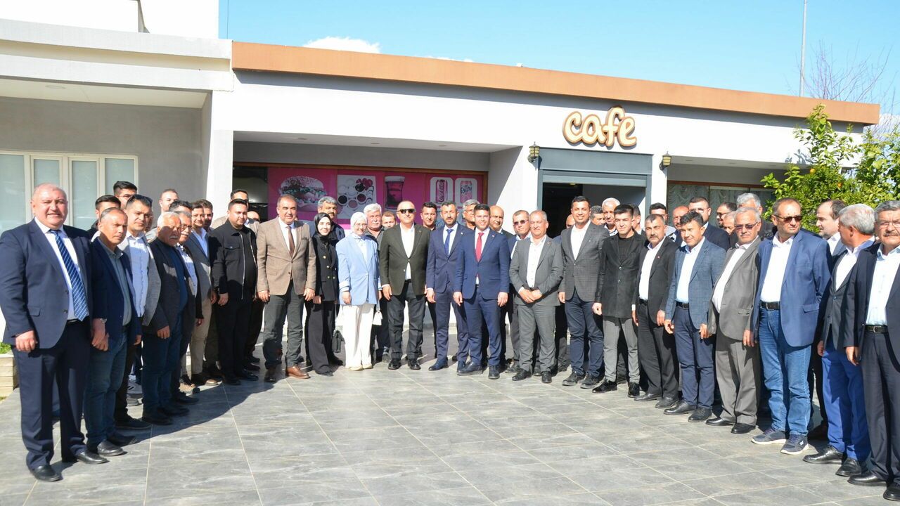 AK Parti Milletvekili Çavuşoğlu, Serik'te muhtarlarla bir araya geldi
