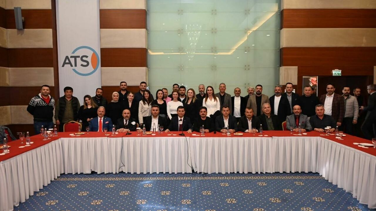 Antalya Büyükşehir Belediye Başkan Adayı Tütüncü, seçim çalışmalarını sürdürdü