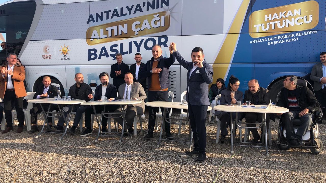Muratpaşa Belediye Başkan Adayı Manavoğlu, Tütüncü'nün mitingine katıldı