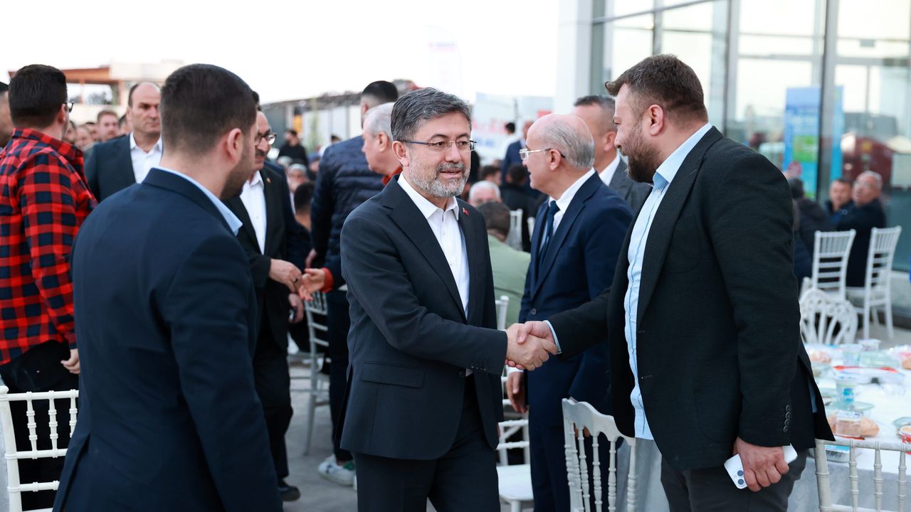Bakan Yumaklı, Adana'da çiftçilerle iftarda buluştu