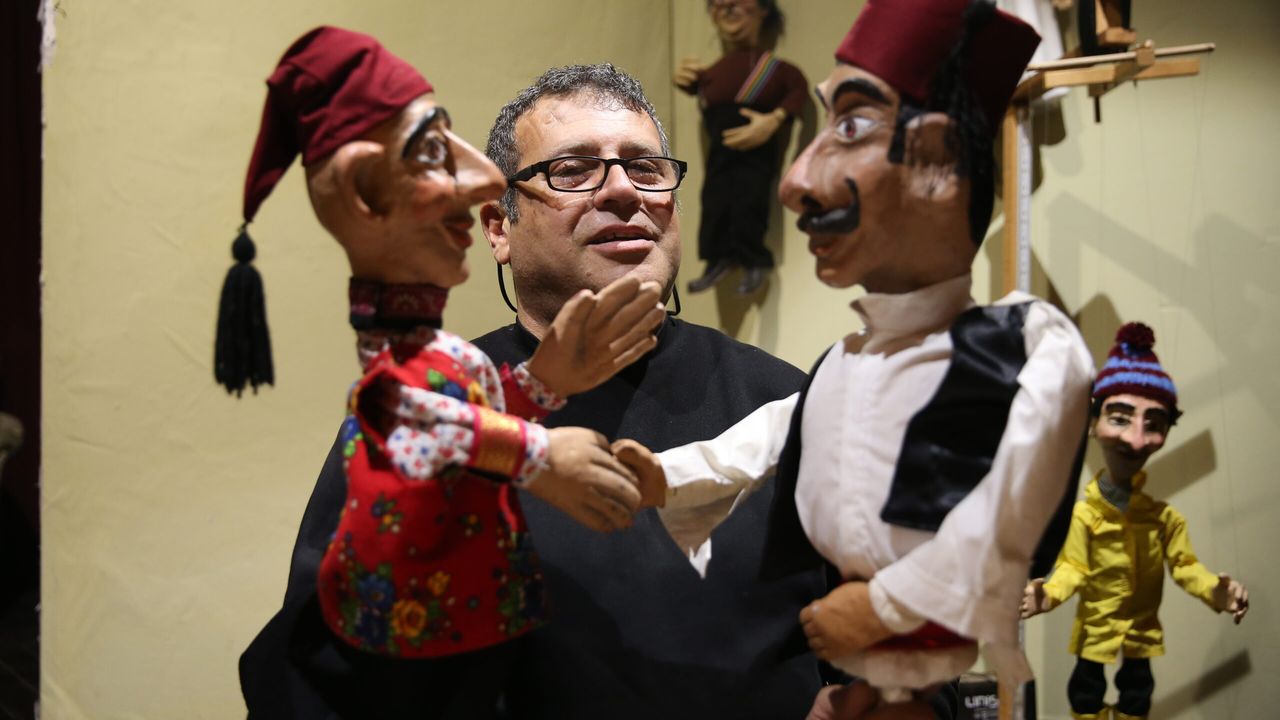 Sanatçı Tevfik Dinç atölyesinde yaptığı tasarımlarla kuklacılığı yaşatıyor