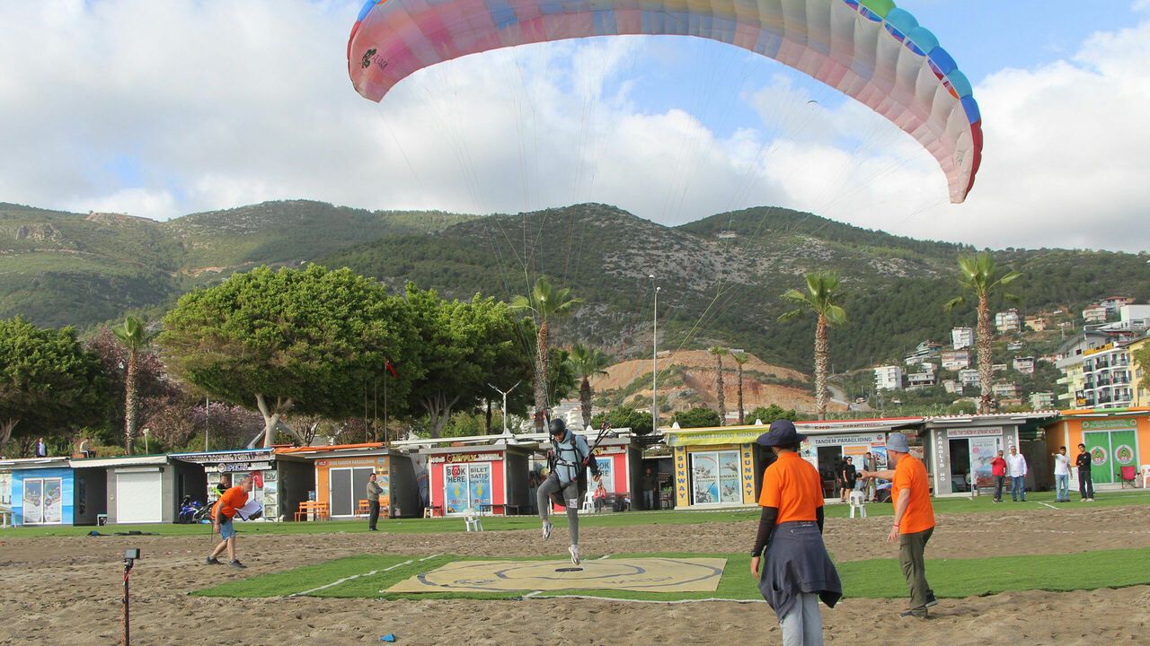 Türkiye Yamaç Paraşütü Akdeniz Bölgesi Hedef Yarışması, Alanya'da başladı