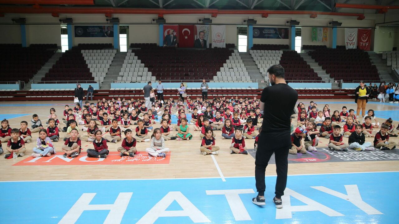 Depremden etkilenen Hatay'da çocuklar, moral bulacakları 23 Nisan'a hazırlanıyor