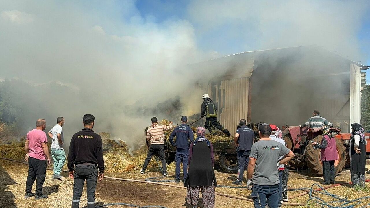Antalya'da besihanede çıkan yangın hasara neden oldu