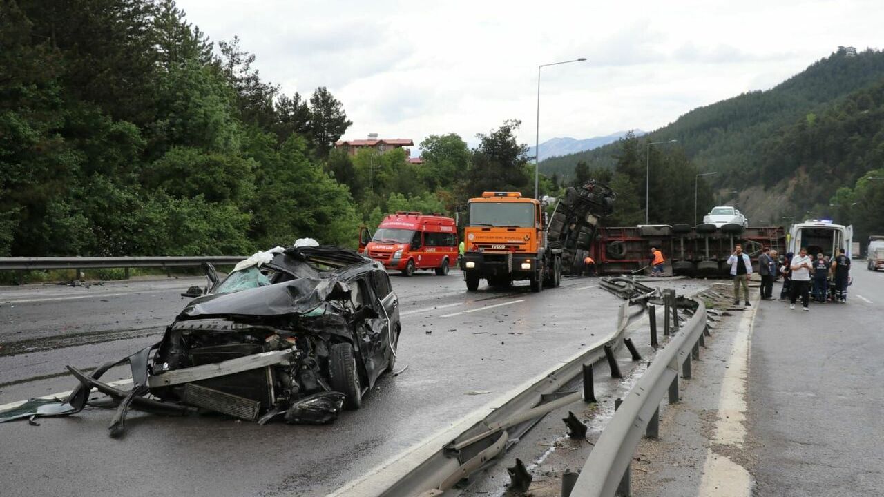 Adana'da zincirleme trafik kazasında 7 kişi yaralandı