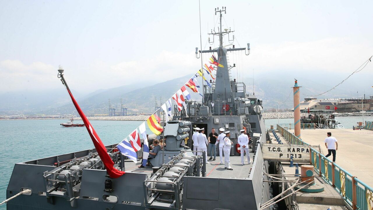 TCG Nusret, Gökova ve Karpaz gemileri, İskenderun'da ziyarete açıldı