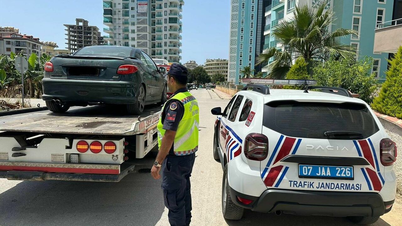 Alanya'da drift yapan sürücüye 128 bin 932 lira ceza kesildi