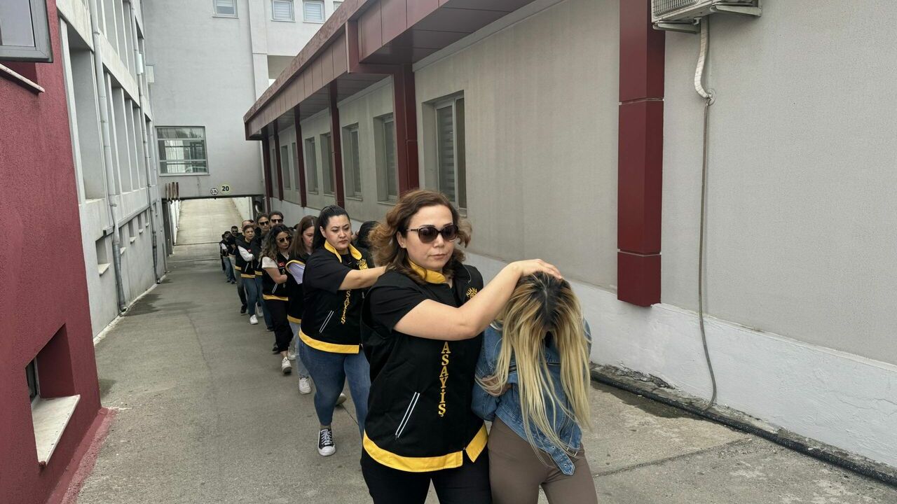 Adana merkezli dolandırıcılık operasyonunda 18 zanlı tutuklandı