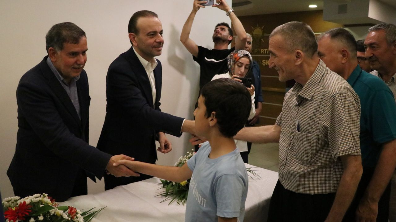 AK Parti Adana İl Başkanlığında bayramlaşma programı düzenlendi