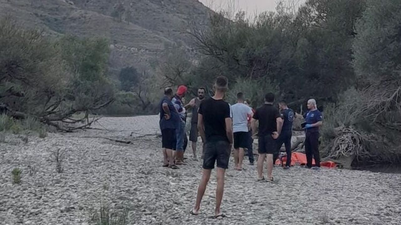 Antalya'da yüzmek için ırmağa giren kişi boğuldu
